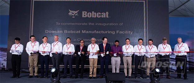 Chief guests participate in the Doosan Bobcat India Chennai Factory Inauguration Ceremony (from left) BS Ahn / VP India Operation, Sungjo Park / VP Global HR, Youngmin Kwon / Senior VP, Global Strategy & OPEX/TQM, Mike Ballweber / President NA, HW Park / President Asia/LA, Mr. Shabier / MD Polyhose, Mr. Ravichandran / MD Marwell Enconn Tech, Hyung Tae Kim, Consul General, Consulate of Republic of Korea Chennai, Mr. Prakash, Commissioner, Greater Chennai Corporation, Scott Park / Global President & CEO, Sanghyun Park / Global CFO, Gustavo Otero / President EMEA, Alvaro Pacini / Senior VP, Global Procurement, Troy Kraft / Senior VP, Global Engineering
