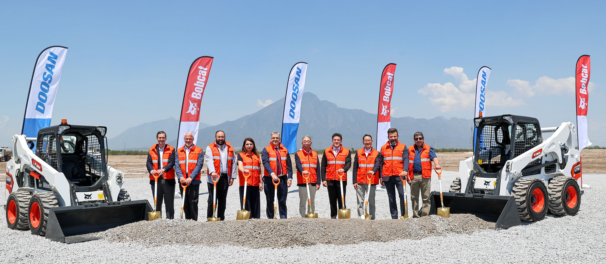 3. Participants at the ground-breaking ceremony for the new Doosan Bobcat plant in Monterrey, Mexico, are taking a group photo before the groundbreaking. From left to right are Mauricio Kalifa, CEO of Interpuerto Monterrey, Mike Ballweber, President of Doosan Bobcat North America, Emmanuel Loo, Undersecretary of Foreign Direct Investment Nuevo León, Luisa Ortega Álvarez, Secretary of Town Hall Salina’s Victoria, Ivan Rivas, Minister of Economy of Nuevo León, Park Gee-won, Vice Chairman of Doosan Group, Governor Samuel García of Nuevo León, Scott Park, CEO and Vice Chairman of Doosan Bobcat, Emilio Cadena, CEO of Prodensa, Jose María Garza Trevino, President of GP Group.
