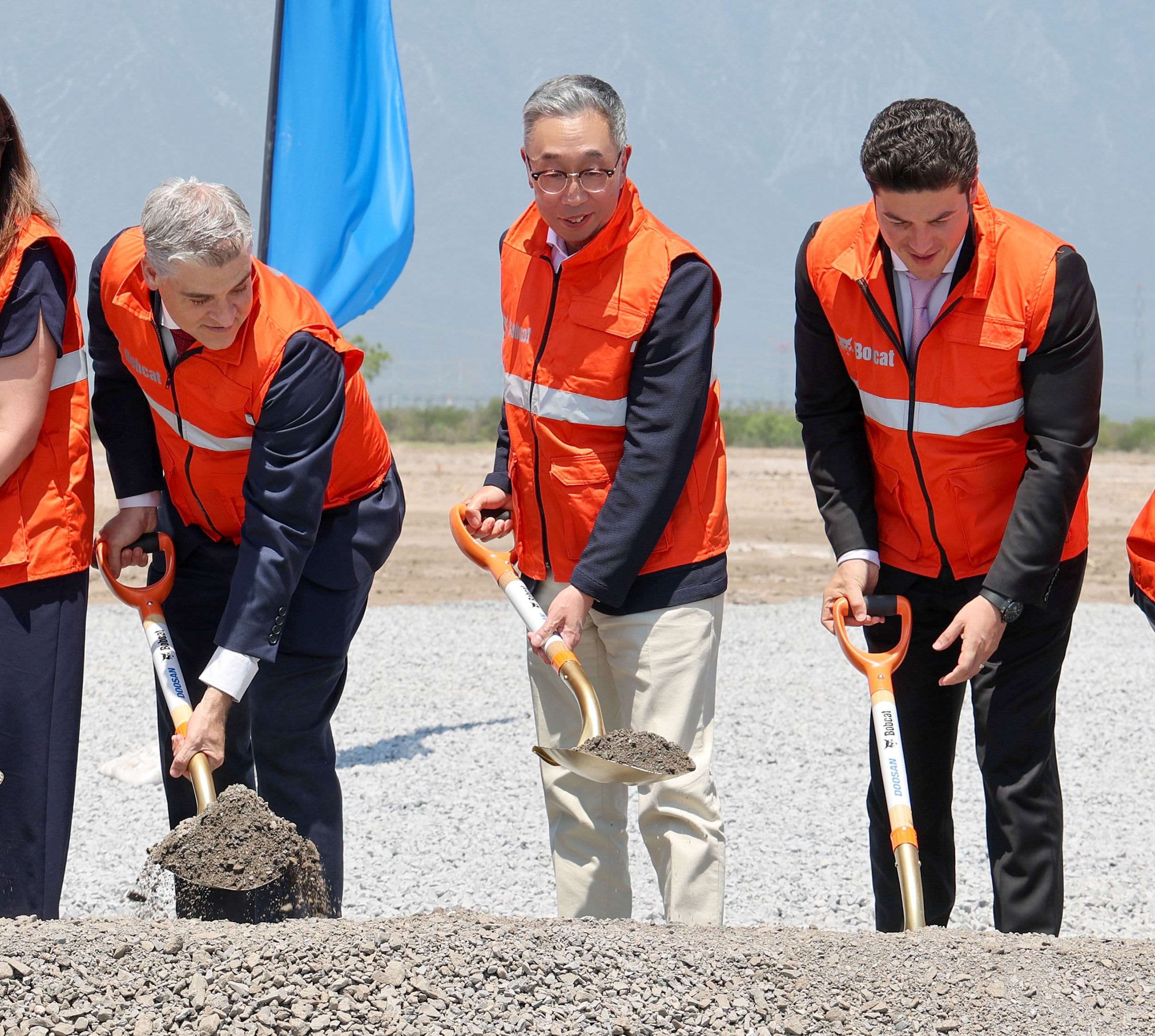 2. Key figures attending the ground-breaking ceremony for the new Doosan Bobcat plant in Nuevo León, Mexico, are posing for a photograph. From left to right,  Iván Reyes, Minister of Economy of Nuevo León, Vice Chairman Park Gee-won of Doosan Group, Governor Samuel García of Nuevo León.