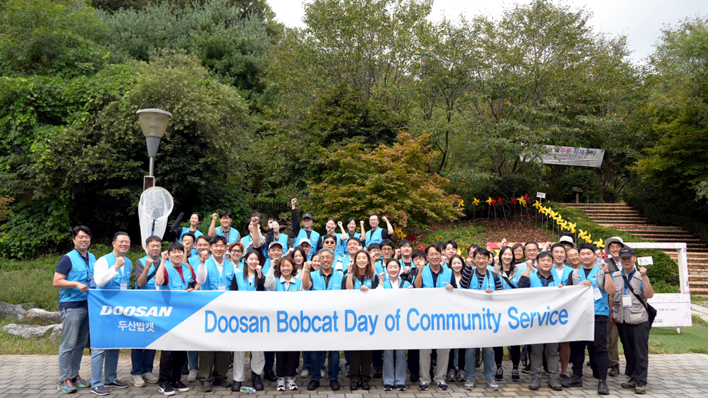 Employees from Doosan Bobcat’s Seongnam headquarters participated in the global community engagement program "Doosan Bobcat Community Days(DBCD)"